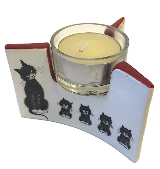 Ceramic tealight with a drawing of cats in a row on a white background, with red accents on the sides.
